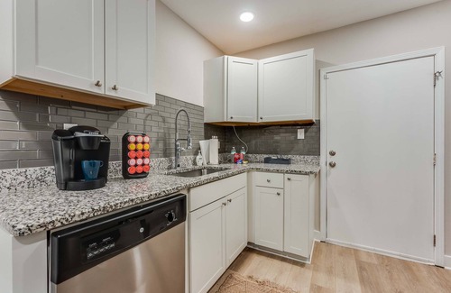 Pittsburgh House | Upgraded and close to downtown and 75/85
