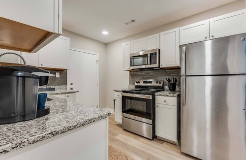 Pittsburgh House | Upgraded and close to downtown and 75/85