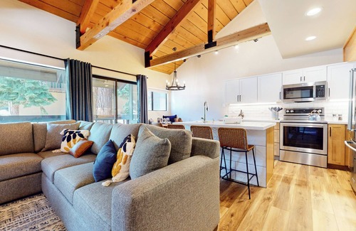 Majestic Pines Condo | Upgraded End Unit & Balcony. Near the Sierra Star Golf Course. On-site Pool!