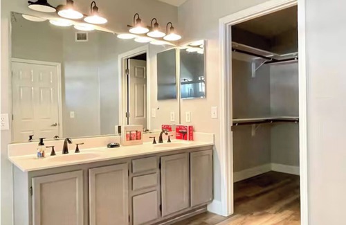 Paradise Park Vista House | Upgraded entire residential home