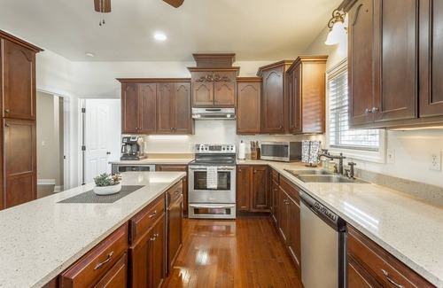 Chattanooga House | Upper and Lower Cove | Large Main Home on the Tennessee River! | 4 Bed, 3.5 Bath