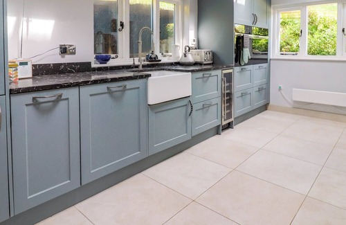 Lyme Regis Cottage | UPPER COTTAGE, pet friendly, character holiday cottage in Uplyme