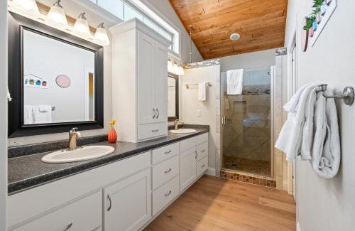 Sturgeon Bay House | Upper Deck by Simple Life Rentals