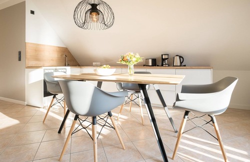 Neuhaus Apartment | Upper floor apartment Lee West 2.3