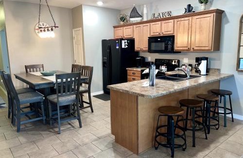 Hollister Apartment | Upper Level Condo A-9