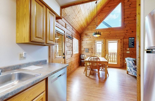Warrens House | Upper-Level duplex, adventure retreat with fire pit, patio, & WIF