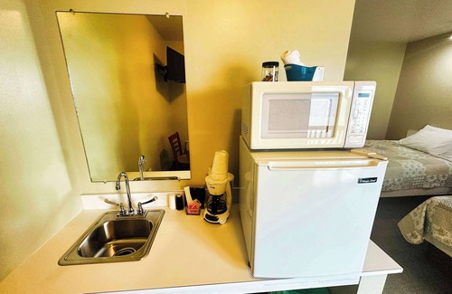 Lake City Apartment | Upper Level Lakeview Room