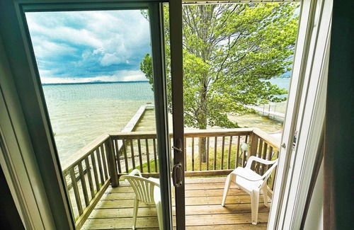 Lake City Apartment | Upper Level Lakeview Room