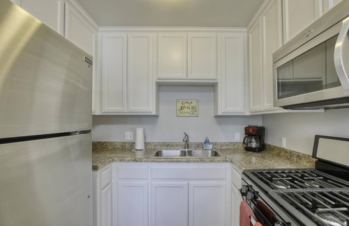 Downtown Condo | Upper Level Unit one Bedroom/One Bath