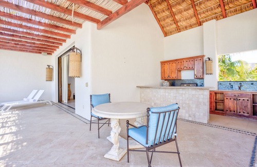 La Paz Apartment | Upper Palmilla: Oceanfront room with pivate balconi