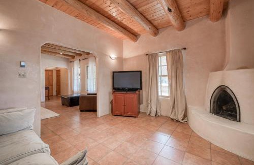 Taos House | Upper Ranchitos Road Retreat