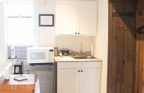 Eureka Springs Historic District Apartment | Uppercase Lodging, Near Downtown, Pet Friendly
