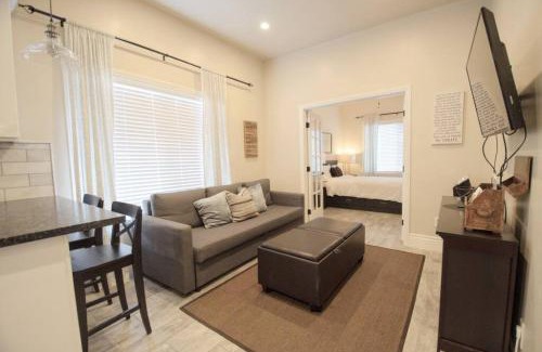 Midtown Sacramento Apartment | Upscale 1890s Historic Apartment