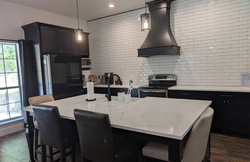 Maryville House | Upscale 2-bedroom house with Fiber Optic Internet and close to the Dragon