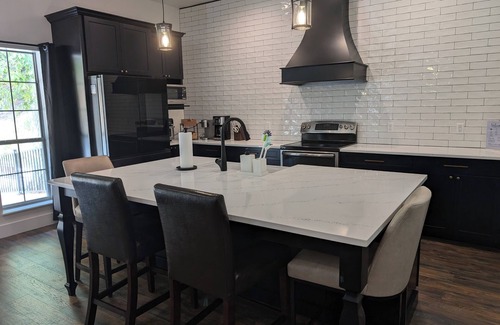 Maryville House | Upscale 2-bedroom house with Fiber Optic Internet and close to the Dragon