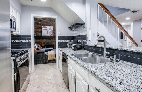 Garland House | Upscale 2 story luxury home in a lovely area!
