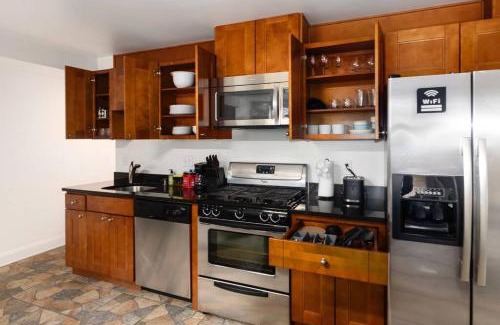 Bloomingdale Apartment | Upscale 2BR Apartment with Patio