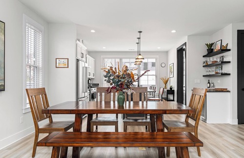 Hapeville House | Upscale 3-Story Townhome Near Airport, Downtown Atlanta & Studios