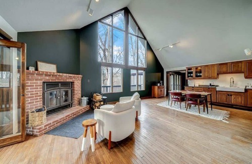 The Woods Cabin | Upscale, 4 Fireplaces, Fire Pit & Pool Access