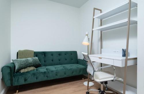 Downtown Boston Apartment | Upscale 4BR Penthouse with Gym & Parking near MGH & TUFTS