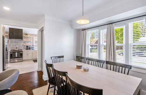 Oak Park House | Upscale 5BR/3BA w/Jacuzzi