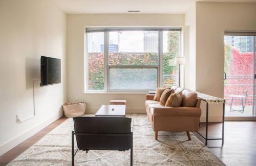 Yankee Hill Apartment | Upscale Apartment CG1 Near Lake Michigan