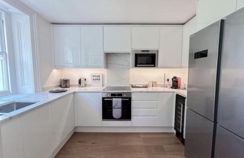 Knightsbridge Apartment | Upscale Apartment in a Prestigious Area