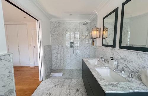 Knightsbridge Apartment | Upscale Apartment in a Prestigious Area