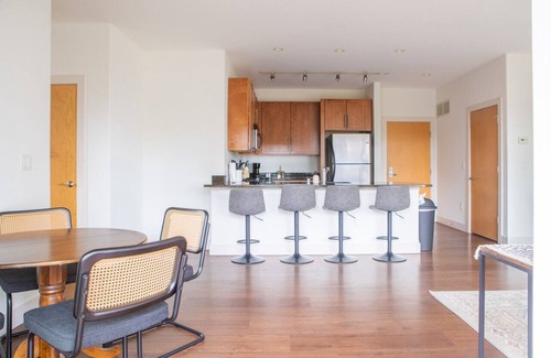 Yankee Hill Apartment | Upscale Apartment Near Lake Michigan