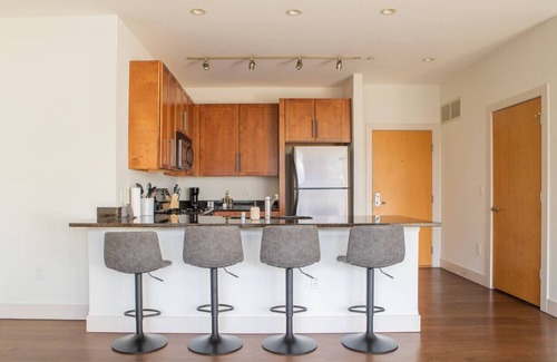 Yankee Hill Apartment | Upscale Apartment Near Lake Michigan