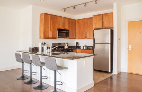 Yankee Hill Apartment | Upscale Apartment Near Lake Michigan