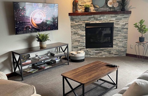 Coos Bay Apartment | Upscale apartment with rooftop patio in downtown Coos Bay.