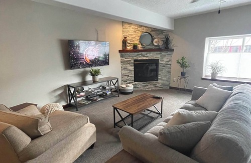 Coos Bay Apartment | Upscale apartment with rooftop patio in downtown Coos Bay.