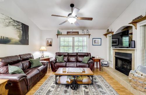 Newland House | Upscale Blue Ridge Mtns Escape Great for Groups!