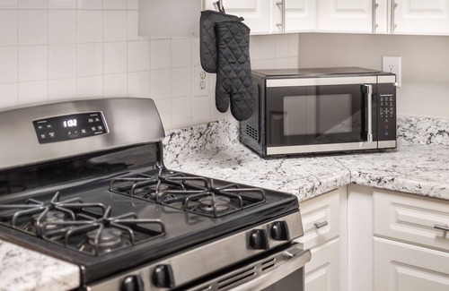 Biltmore Acres Apartment | Upscale Buckhead Safari Experience w/A Pool View