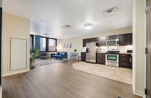 Downtown Pittsburgh Apartment | Upscale Charm | PREMIUM LOCATION | 24/7 Valet Gym Terrace Roku + 2 TVs!