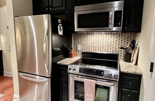 Oxford Condo | Upscale Condo Right on The Square!