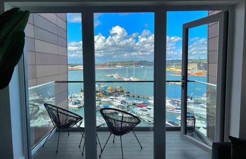 Southampton City Centre Apartment | Upscale Contemporary Apartment - River Views