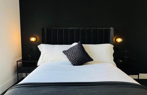Southampton City Centre Apartment | Upscale Contemporary Apartment - River Views
