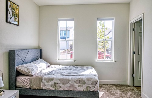 Tracy House | Upscale Corporate Housing for Business Comfort
