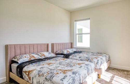 Tracy House | Upscale Corporate Housing for Business Comfort