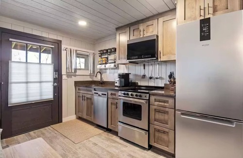 Bryson City Cabin | Upscale Cozy Cabin w/WiFi Scenic Views of Bryson City Walk to Downtown A/C