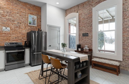 Millersburg Apartment | Upscale Downtown Getaway Walk to Shops & Dining