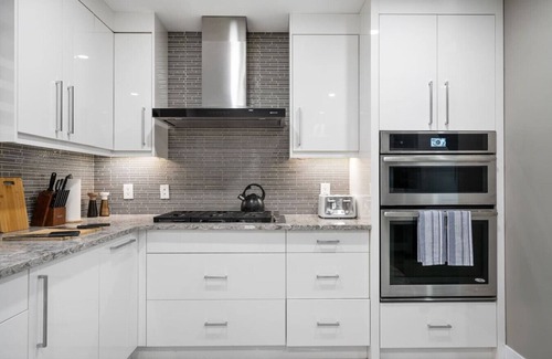 Lower Mount Royal House | *Upscale Downtown Home on 17 Ave | 2 King Rooms*