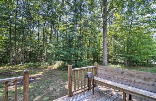 Higgins Lake House | Upscale Family Cottage Less Than 1 Mi to Higgins Lake