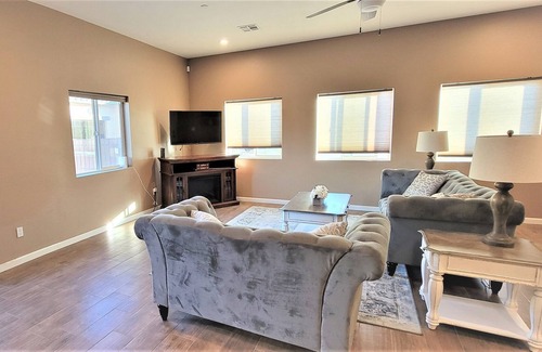 Peoria House | Upscale Gated House-Cold AC-Free WIFI & Parking