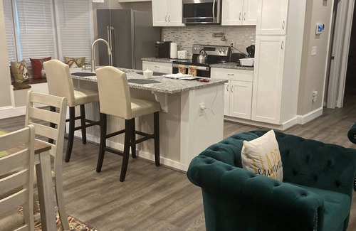 Woodstock House | Upscale Home! 4 Min From Lake Allatoona! n18 Min from LakePointe Sports Complex!