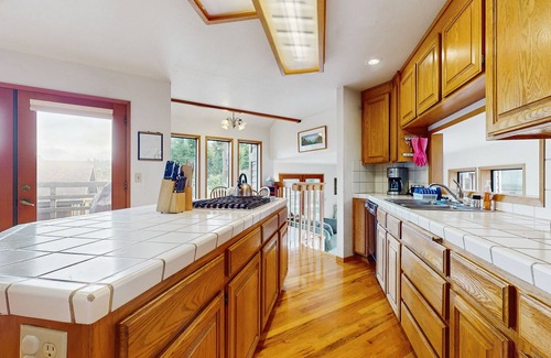Eureka House | Upscale home near the ocean w/jetted tub, game room, and gas grill