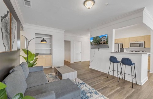 Southwest Raleigh Apartment | Upscale King 2BR Suite—Mins to Downtown Raleigh!