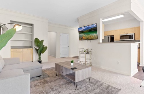 Southwest Raleigh Apartment | Upscale King 2BR Suite—Mins to Downtown Raleigh!